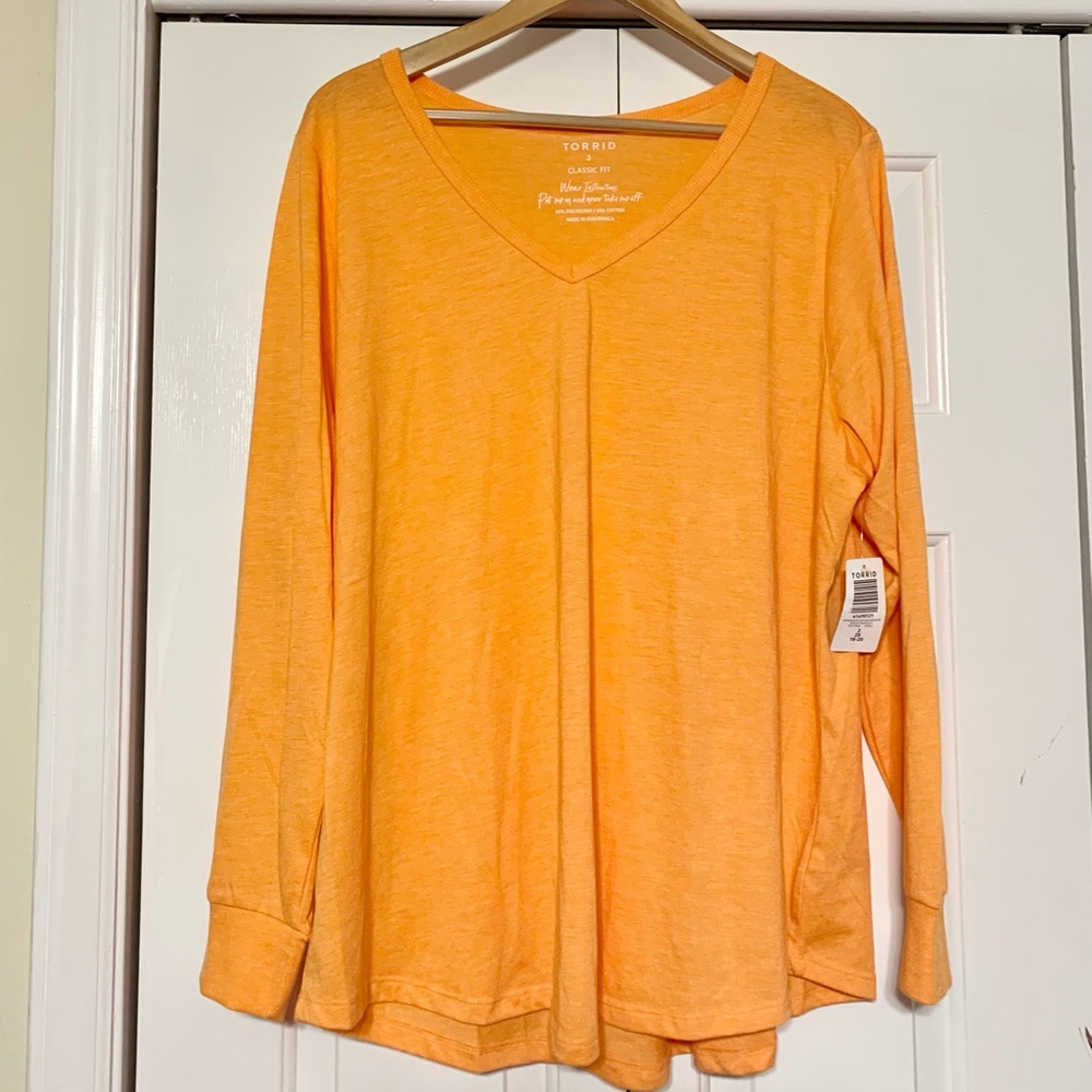 Torrid Classic Fit vneck Tee T-Shirt Long Sleeve Orange 2X 18/20 NEW